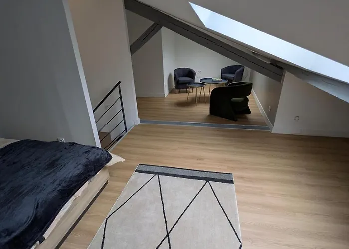 Townhouse In Center 度假居 *