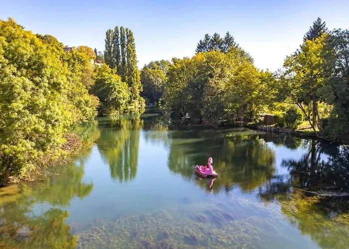 Townhouse In Center 度假居 *